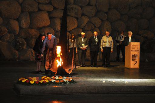 Yad Vashem Legacy Circle Members and Holocaust Survivor Peter Vagi and his wife Dr. Arlene Frank (left) lit the eternal flame, and Holocaust survivor Andrew Burian (fourth from right) recited Kaddish during the Yom Hashoah 2014 Memorial Ceremony